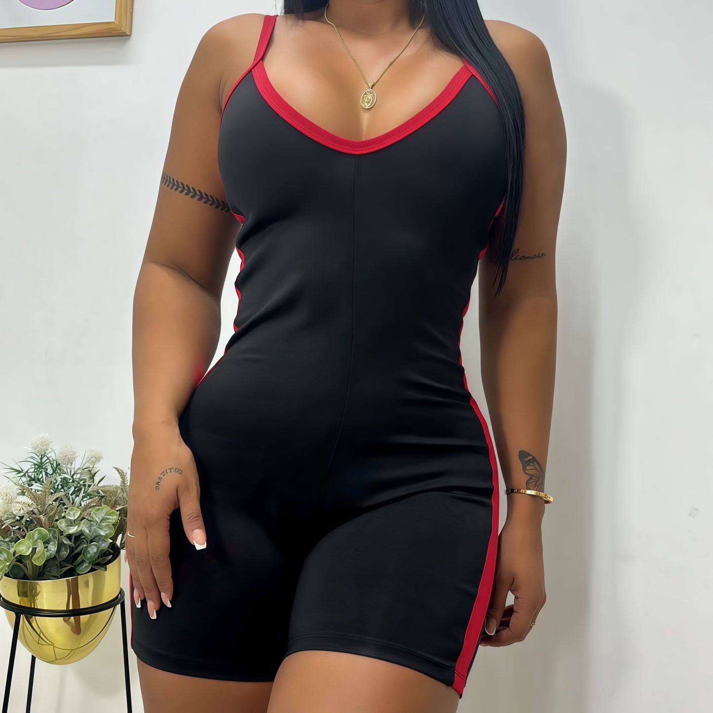 ENTERIZO PANDA CORTO NEGRO RAYA ROJA